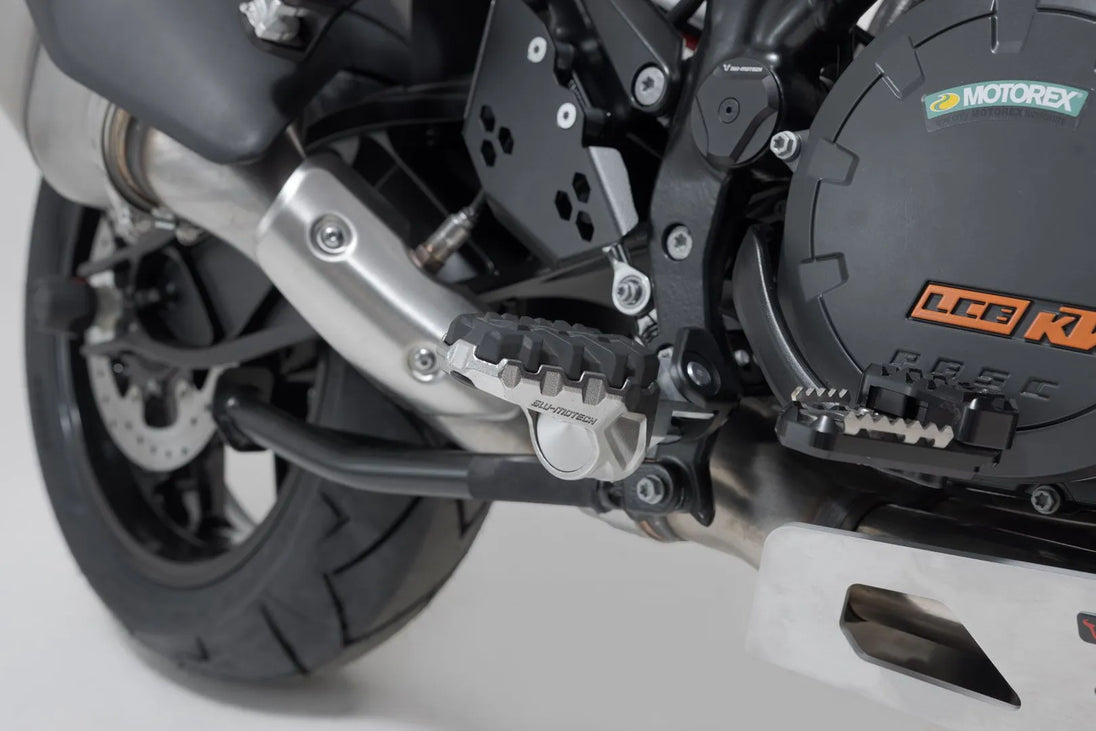 FOOTREST KIT EVO ΓΙΑ KTM SUPER ADVENTURE 1290 R ABS / SUPER ADVENTURE 1290 S ABS '21–'24 | SW-MOTECH-FRS.04.112.10200
