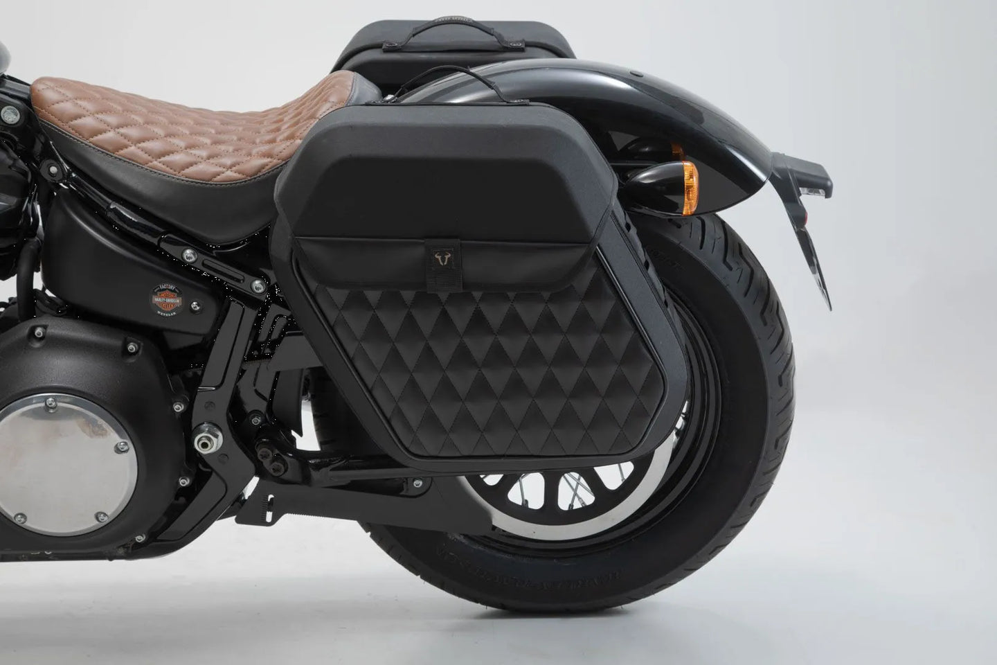 SLH SIDE CARRIER L ΓΙΑ Harley Davidson FXBB 1750 ABS / FXST 1750 / FXST 1750 ABS '18–'24 | SW-MOTECH-HTA.18.682.10000