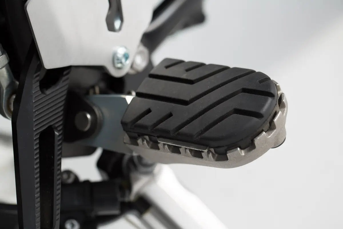 FOOTREST KIT ION ΓΙΑ TRIUMPH '11–'26 | SW-MOTECH-FRS.11.011.10103/B
