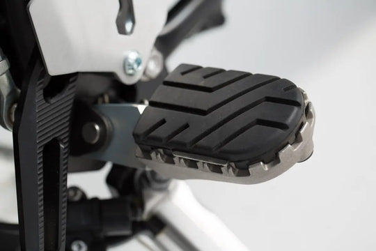FOOTREST KIT ION ΓΙΑ TRIUMPH '11–'26 | SW-MOTECH-FRS.11.011.10103/B