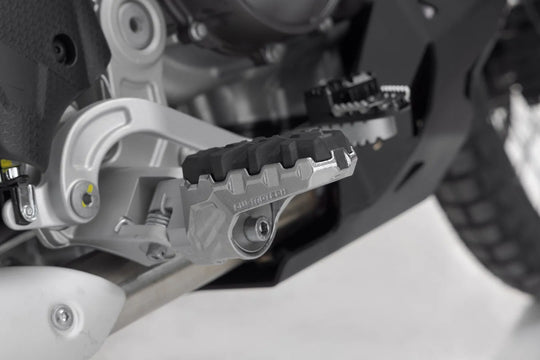 EVO FOOTREST KIT ΓΙΑ APRILIA TUAREG 660 ABS '22–'24 | SW-MOTECH-FRS.13.112.10200