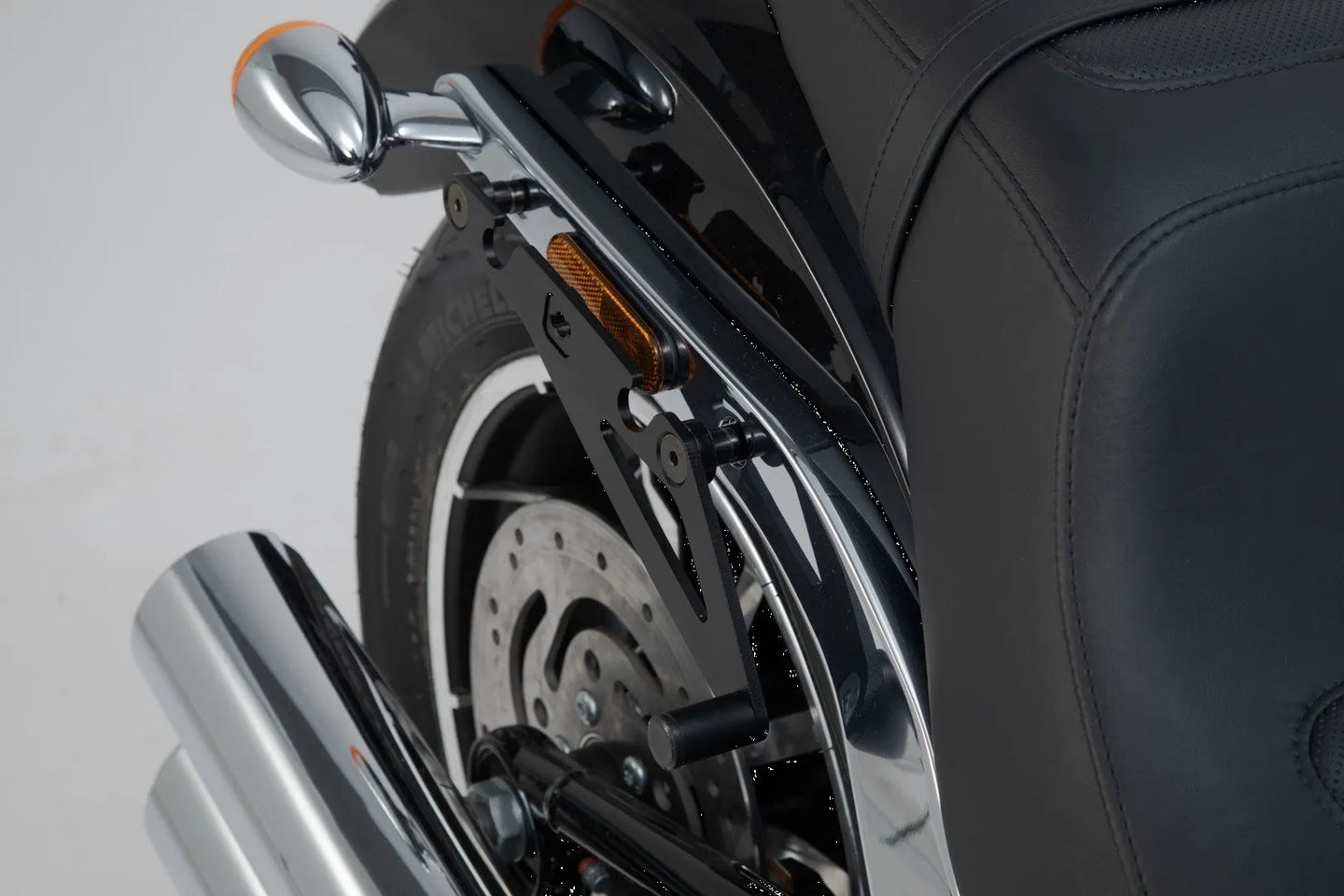 SLH SIDE CARRIER R ΓΙΑ Harley Davidson FXLR 1750 ABS / FXLRS 1868 ABS / FXLRS 1923 ABS '18–'25 | SW-MOTECH-HTA.18.682.11200