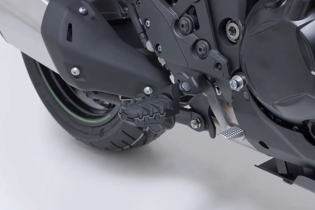 EVO FOOTREST KIT ΓΙΑ KAWASAKI KLZ 1100 ABS '25–'26 | SW-MOTECH-FRS.08.112.10400