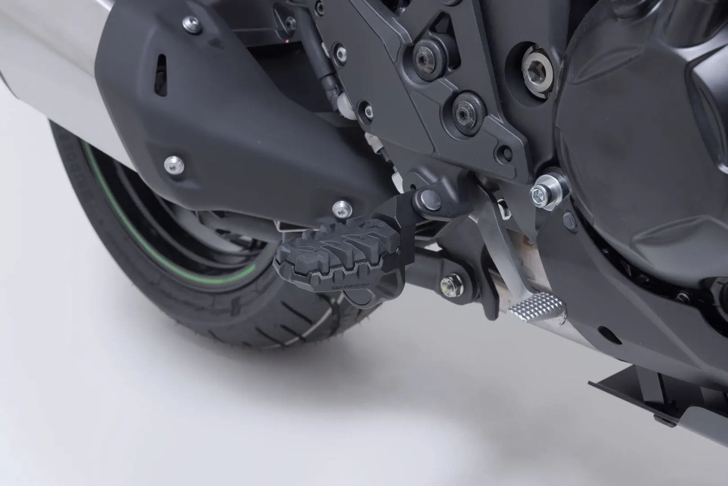 EVO FOOTREST KIT ΓΙΑ KAWASAKI KLZ 1100 ABS '25–'26 | SW-MOTECH-FRS.08.112.10400/B