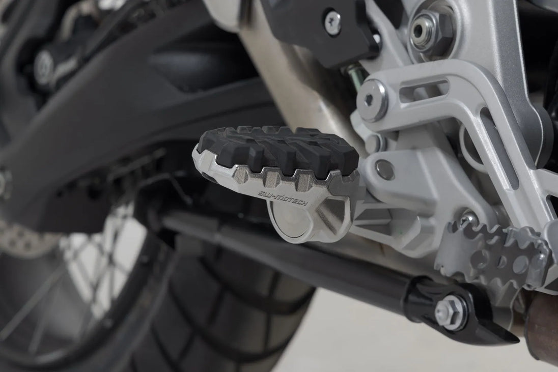 EVO FOOTREST KIT ΓΙΑ TRIUMPH TIGER 1200 ABS / TIGER 1200 GT ABS '22–'24 | SW-MOTECH-FRS.11.112.10600