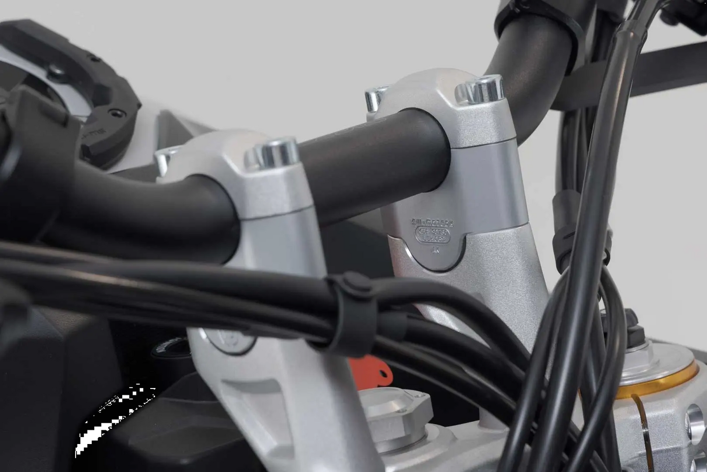 BAR RISER 30MM HEIGHT / 28MM DIAMETER ΓΙΑ TRIUMPH TIGER 900 GT ABS '23–'24 | SW-MOTECH-LEH110391060030S