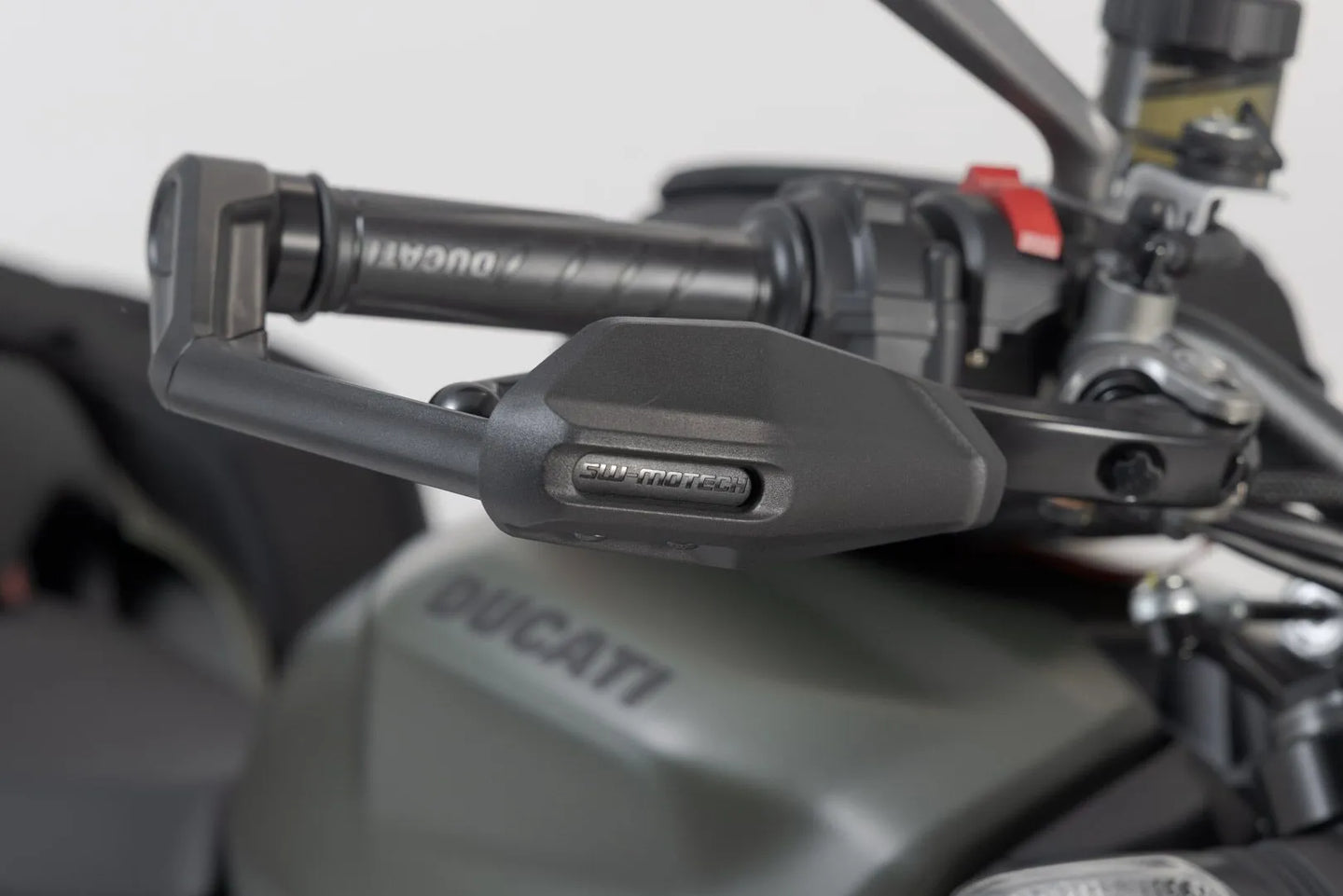 LEVER GUARDS W/ WIND PROTECTION | SW-MOTECH-LVG.22.999.11001/B
