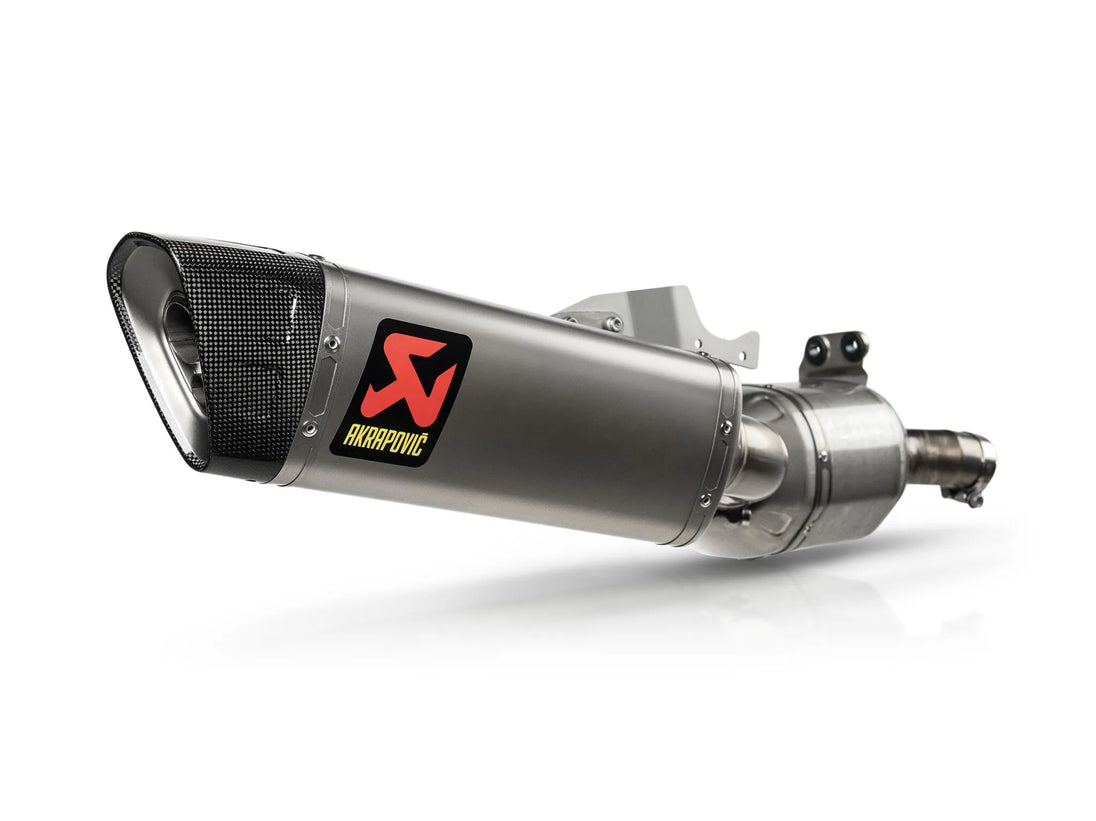 MUFFLER SLIP-ON TI/CF F900R/XR ΓΙΑ BMW F 900 R ABS / F 900 XR ABS '20–'26 | AKRAPOVIC-S-B9SO2-HAPLT