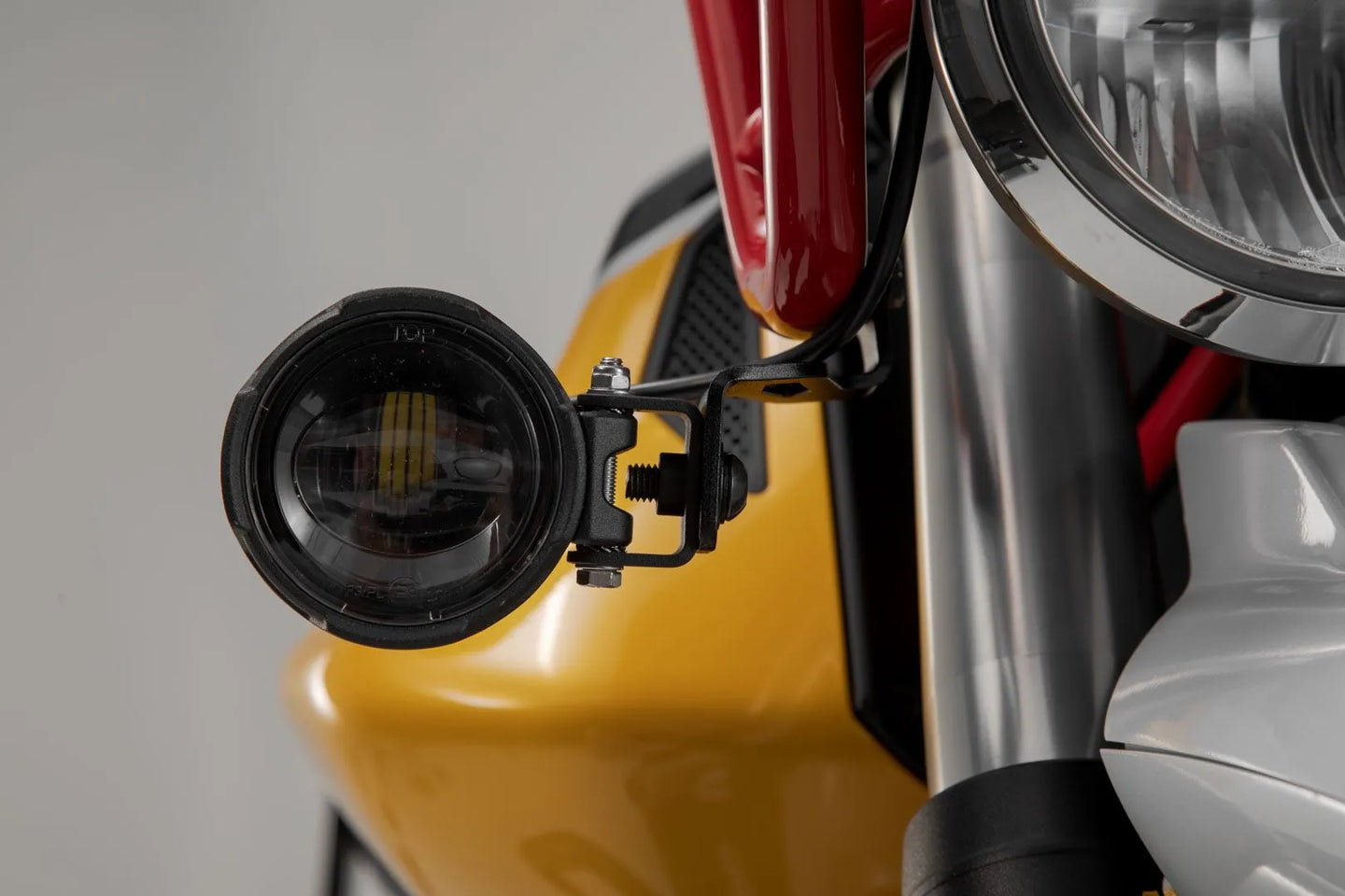 LIGHT MOUNTS V85 TT ΓΙΑ MOTO GUZZI V85 850 TT '18–'24 | SW-MOTECH-NSW.17.925.10000/B