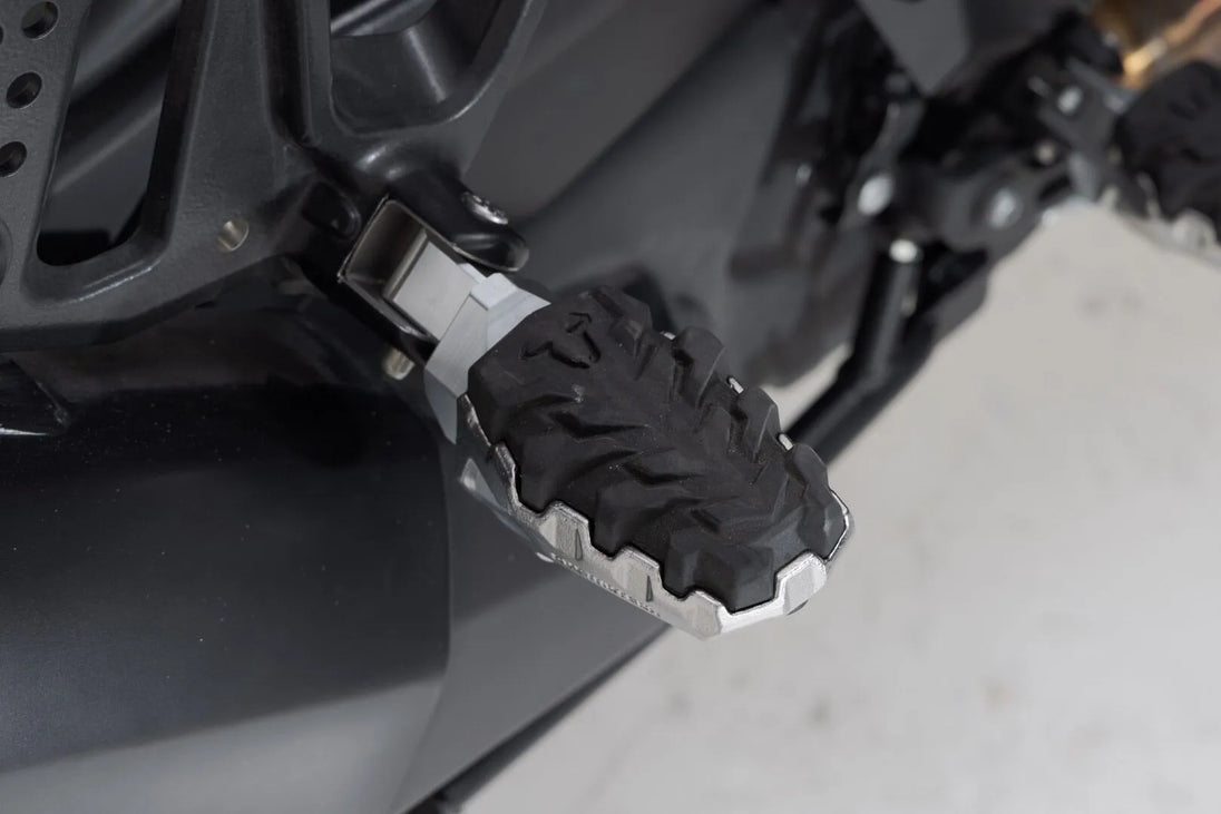 EVO PILLION FOOTREST KIT | SW-MOTECH-FRS.18.112.10100