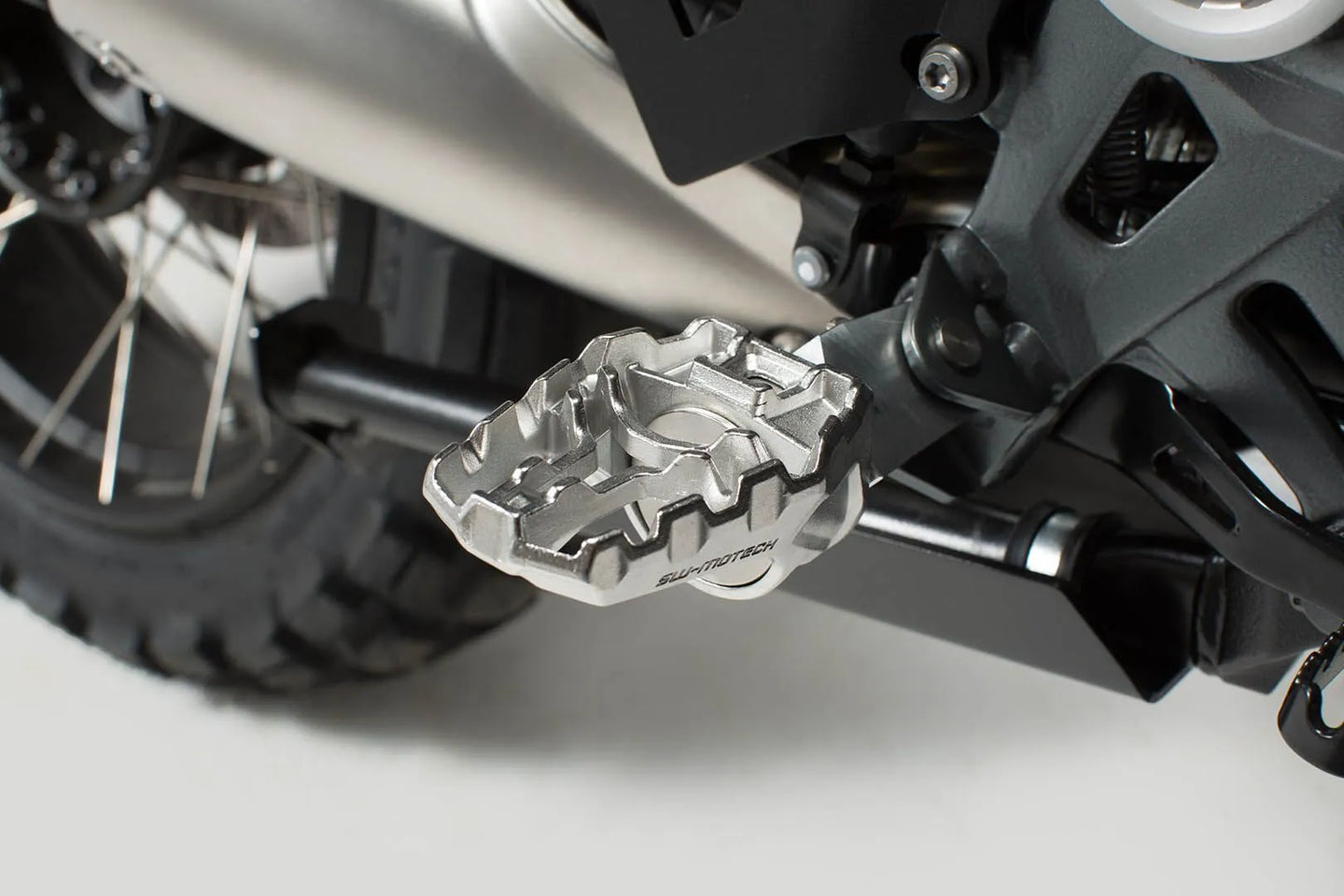 EVO FOOTREST KIT ΓΙΑ YAMAHA MT-09 ABS / MT-09 GT ABS '21–'22 | SW-MOTECH-FRS.06.112.10300
