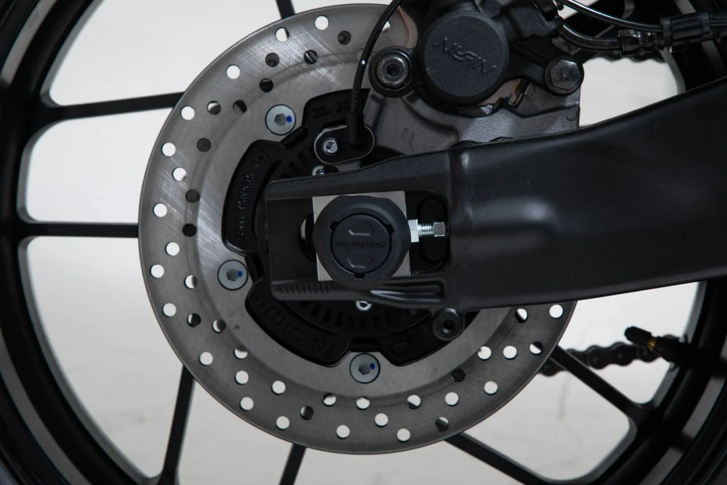 REAR AXLE SLIDER SET ΓΙΑ YAMAHA MT-09 '21–'25 | SW-MOTECH-STP.06.176.11000/B