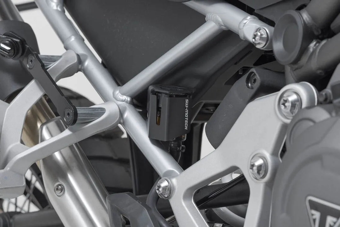 BRAKE RESERVOIR GUARD ΓΙΑ TRIUMPH TIGER 1200 ABS / TIGER 1200 GT ABS '22–'24 | SW-MOTECH-SCT.11.905.10000/B