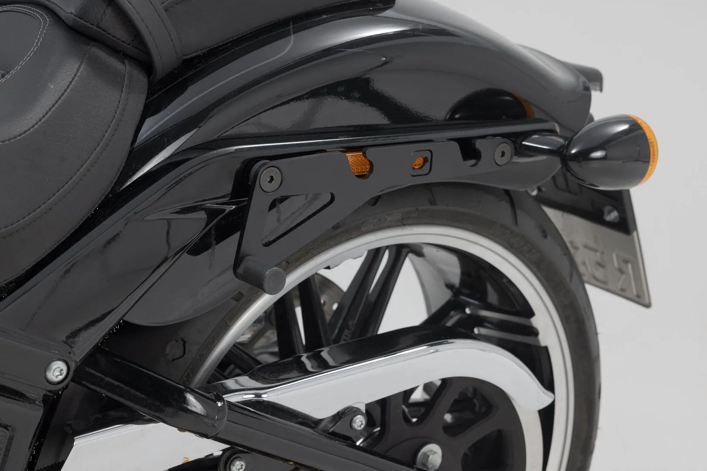 SLH SIDE CARRIER LH1 LEFT ΓΙΑ Harley Davidson '17–'23 | SW-MOTECH-HTA.18.682.11500