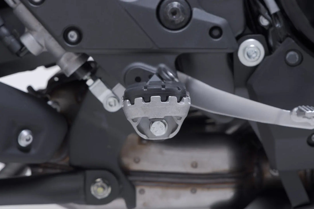 ION FOOTREST KIT SILVER ΓΙΑ KAWASAKI KLZ 1100 ABS '25–'26 | SW-MOTECH-FRS.08.011.10400/S