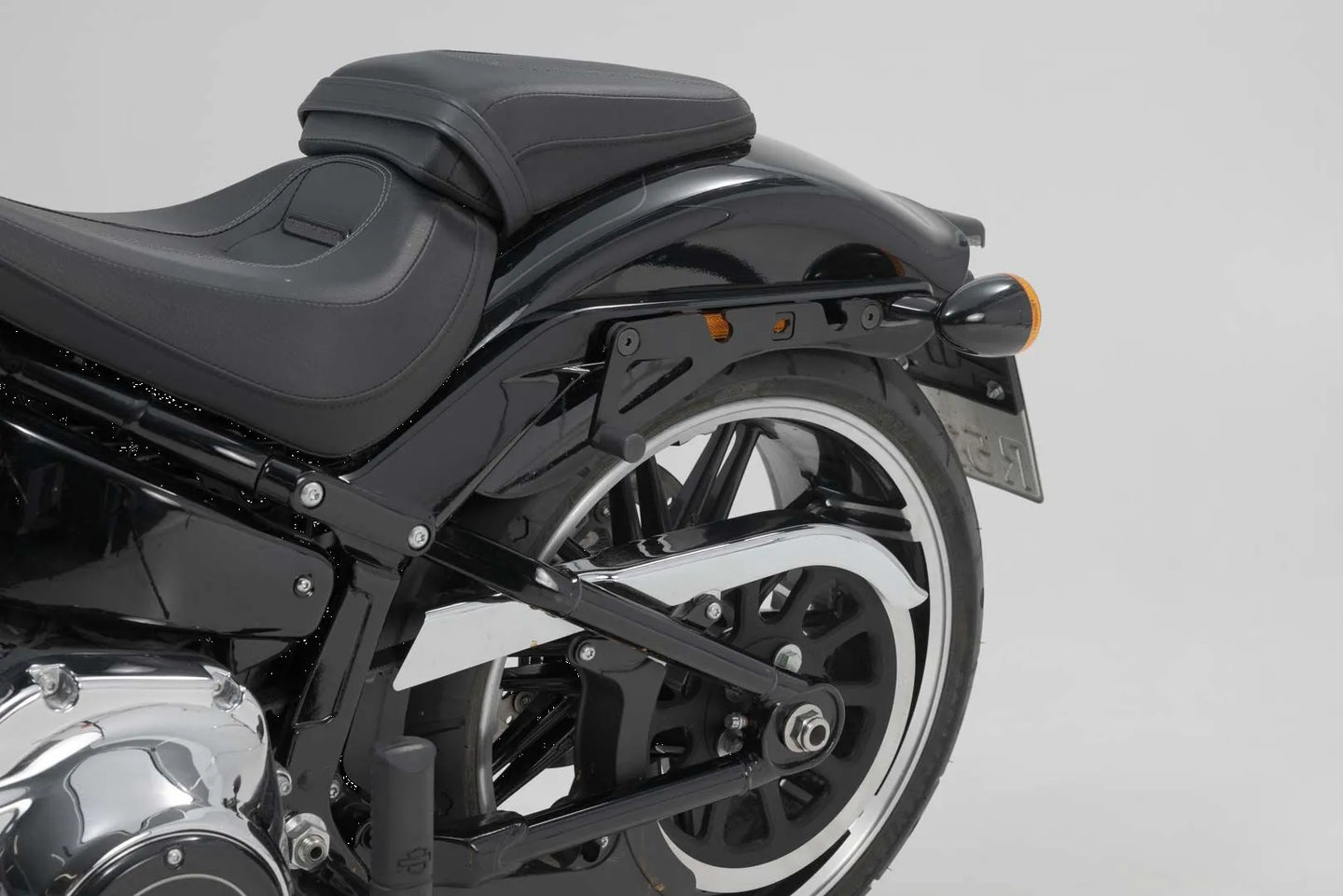 SLH SIDE CARRIER LH1 LEFT ΓΙΑ Harley Davidson '17–'23 | SW-MOTECH-HTA.18.682.11500
