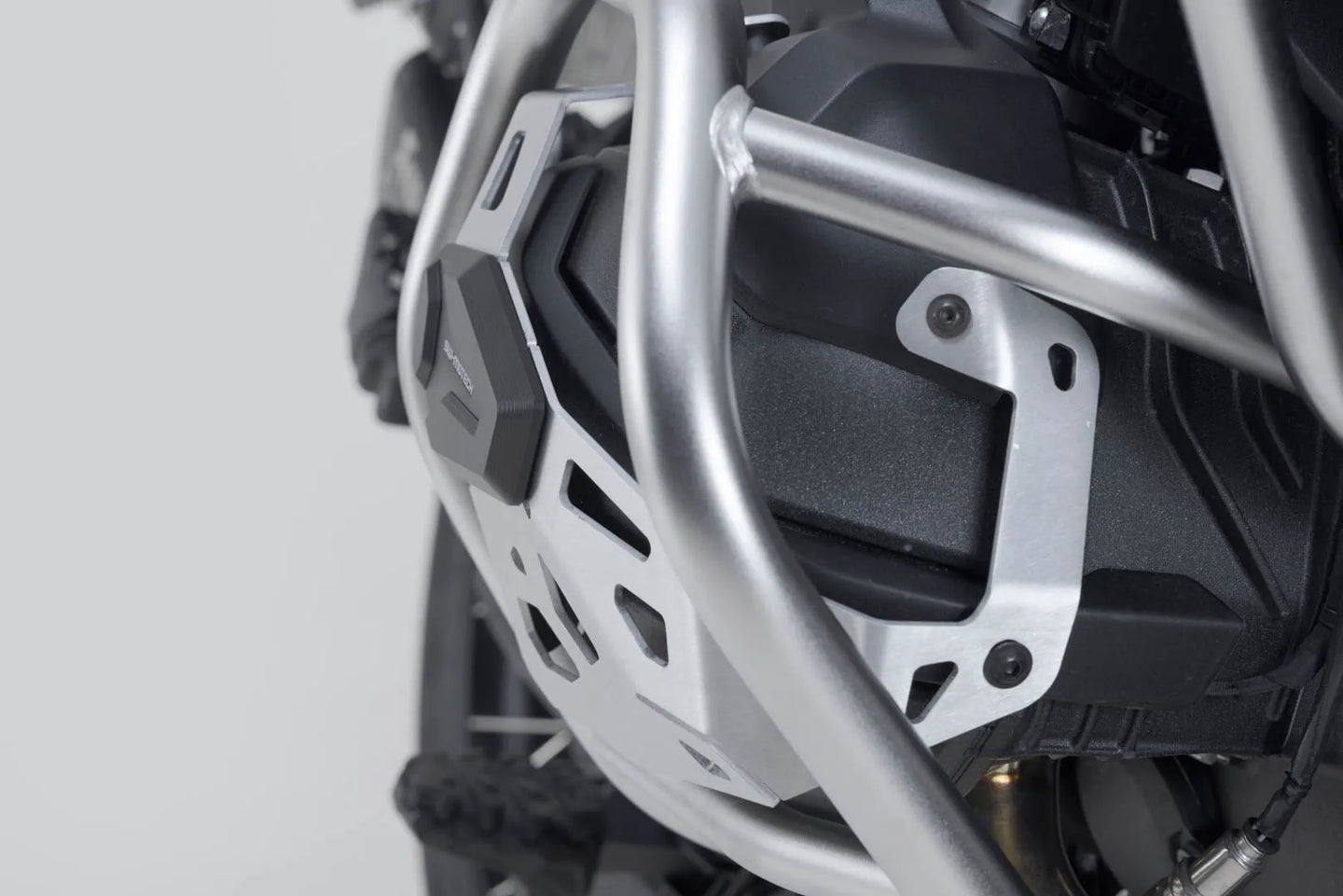 CYLINDER GUARD SILVER R1300GS | SW-MOTECH-MSS.07.975.10100