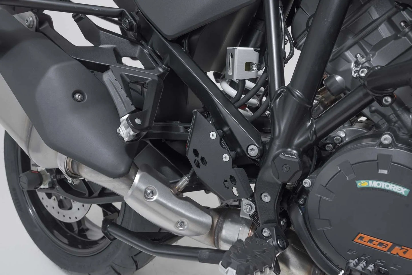 BRAKE CYLINDER GUARD ΓΙΑ KTM SUPER ADVENTURE 1290 R ABS / SUPER ADVENTURE 1290 S ABS '21–'24 | SW-MOTECH-BPS.04.835.10000/B