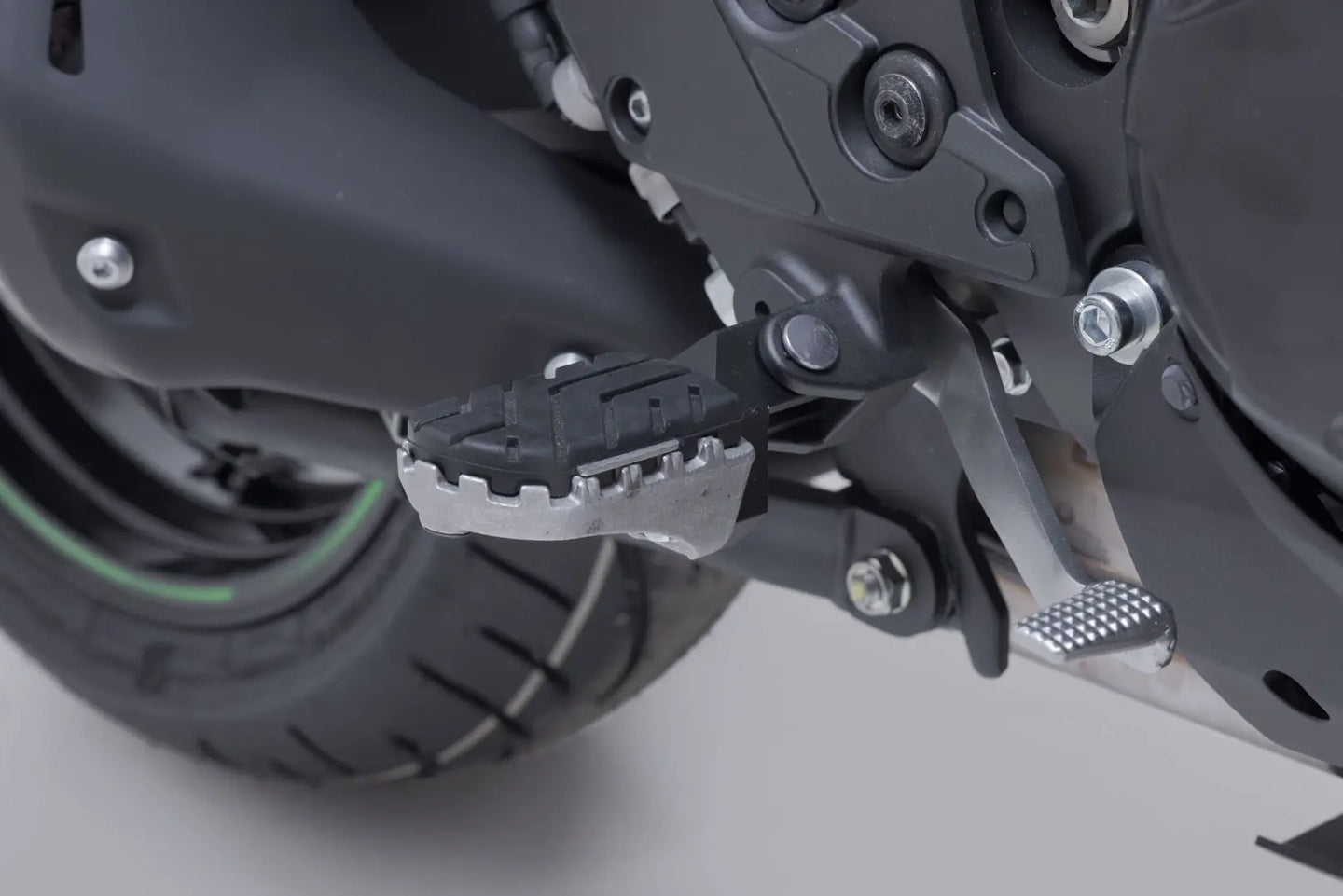 ION FOOTREST KIT BLACK ΓΙΑ KAWASAKI KLZ 1100 ABS '25–'26 | SW-MOTECH-FRS.08.011.10400/B