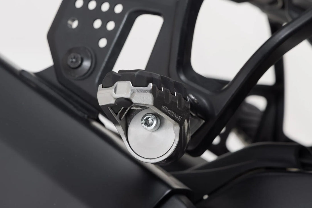 EVO PILLION FOOTREST KIT | SW-MOTECH-FRS.18.112.10100