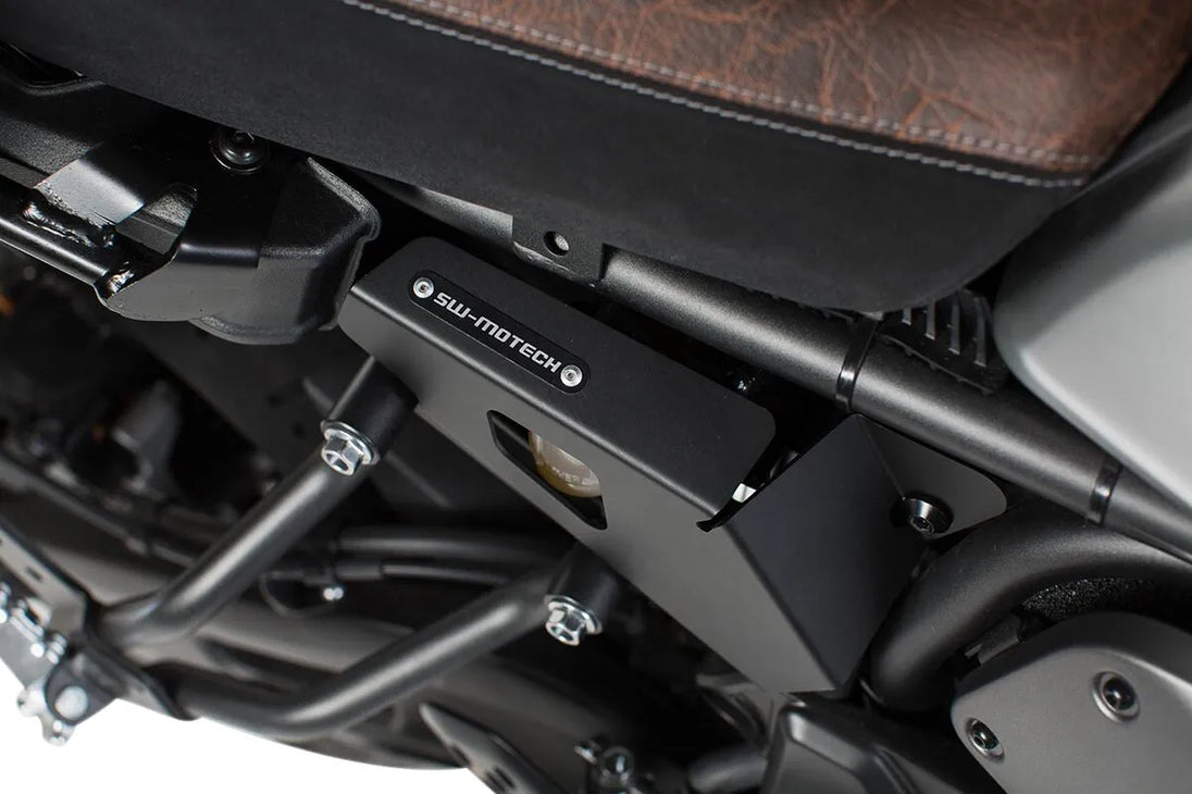 BRAKE RESERVOIR GUARD SET ΓΙΑ YAMAHA XSR 700 ABS '16–'24 | SW-MOTECH-SCT.06.642.10000/B