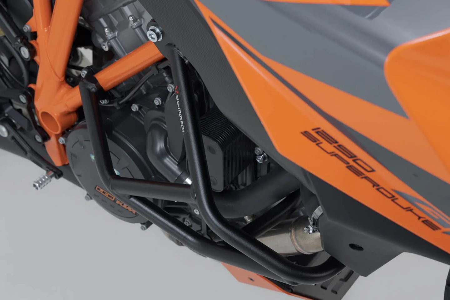 CRASH BAR SUPERDUKE GT ΓΙΑ KTM SUPER DUKE 1290 GT ABS / SUPER DUKE 1290 R ABS '14–'24 | SW-MOTECH-SBL.04.430.10000/B