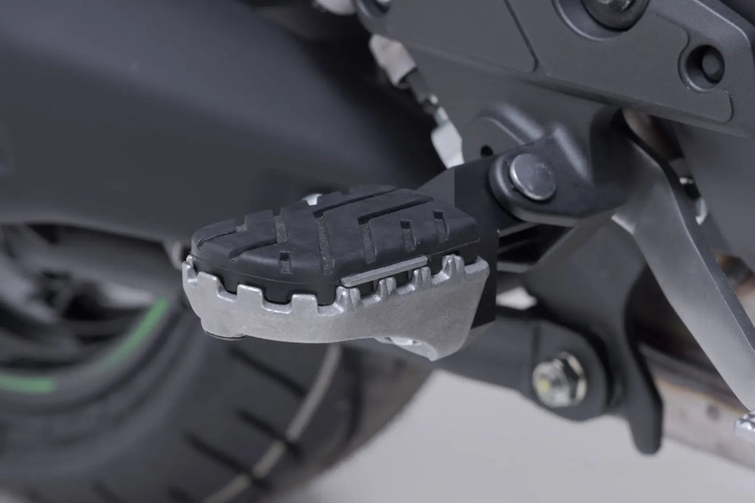 ION FOOTREST KIT SILVER ΓΙΑ KAWASAKI KLZ 1100 ABS '25–'26 | SW-MOTECH-FRS.08.011.10400/S