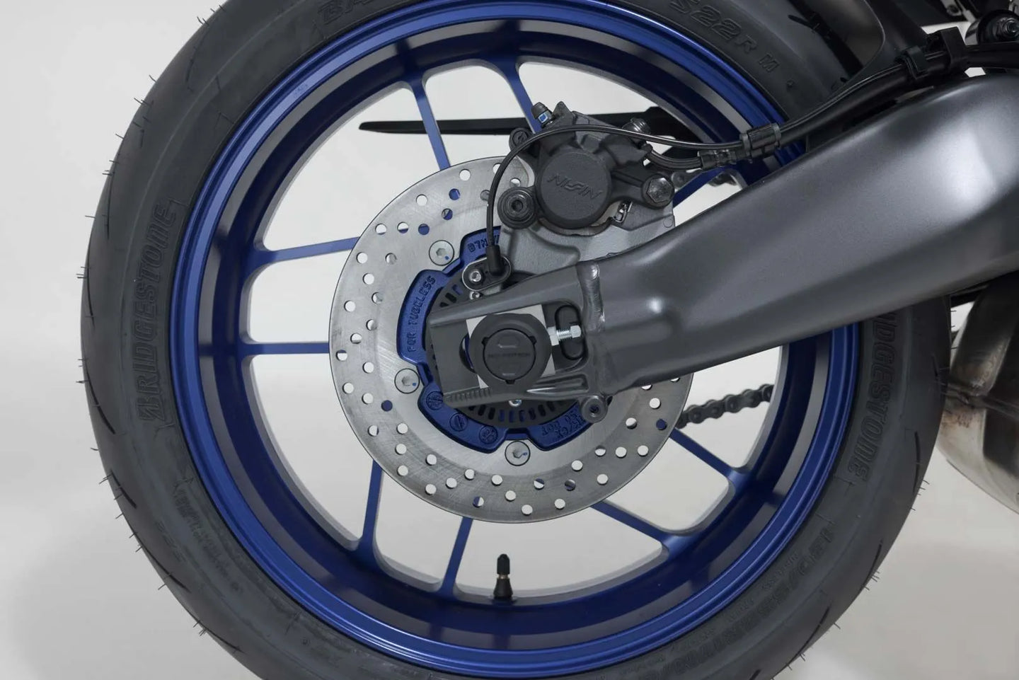 REAR AXLE SLIDER SET ΓΙΑ YAMAHA MT-09 ABS / MT-09 GT ABS / MT-09 SP ABS '20–'22 | SW-MOTECH-STP.06.176.11200/B