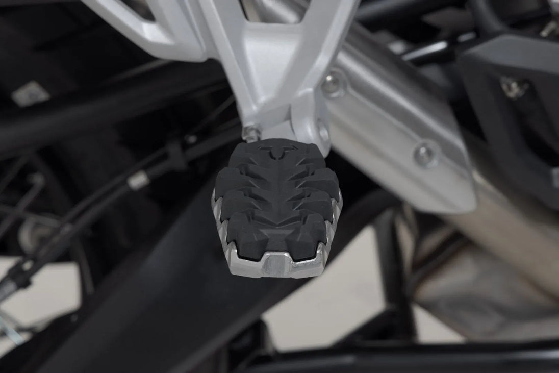 EVO PASSENGER FOOTREST KI ΓΙΑ TRIUMPH TIGER 1200 ABS / TIGER 1200 GT ABS '22–'24 | SW-MOTECH-FRS.11.112.10700