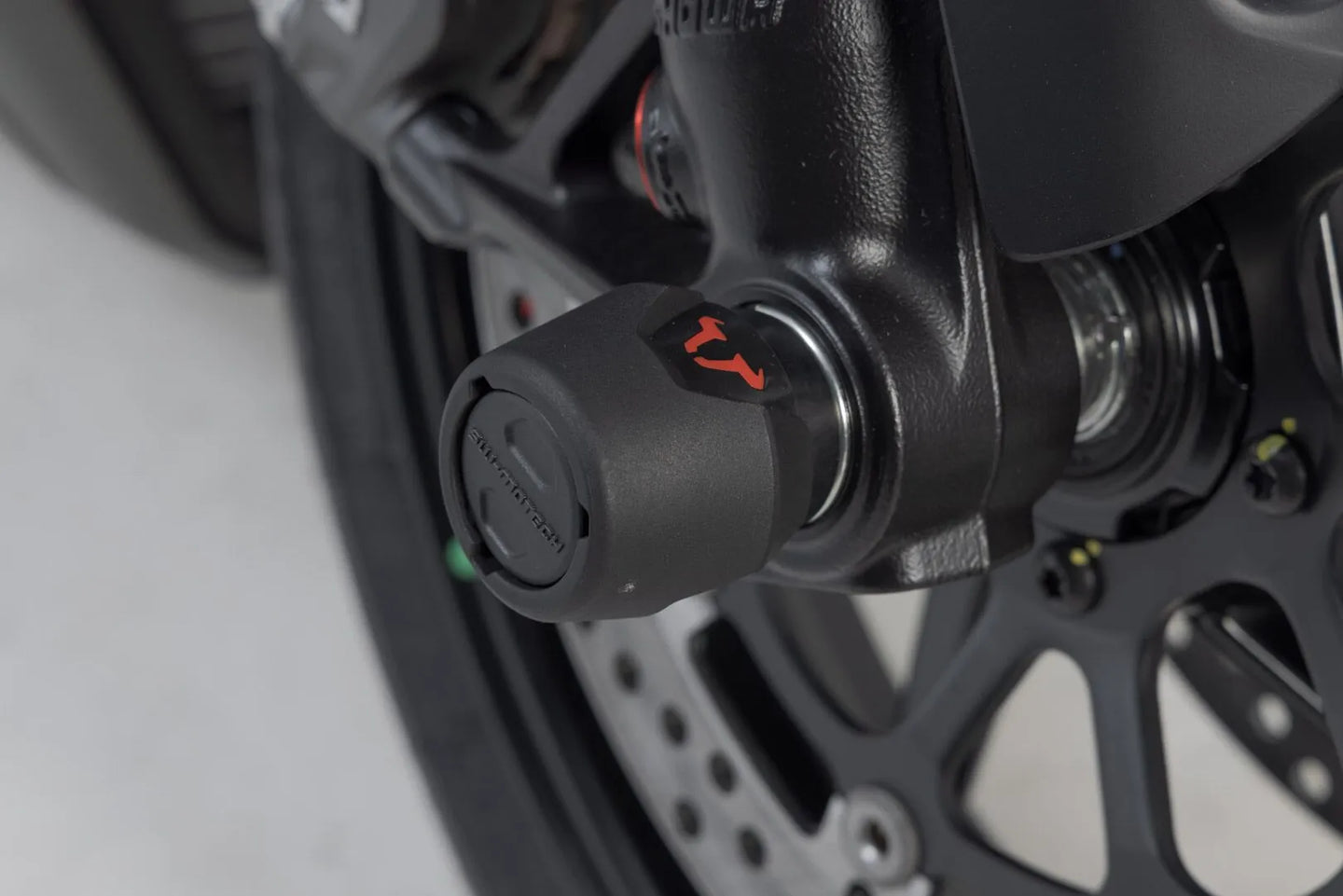 FRONT AXLE SLIDER SET ΓΙΑ DUCATI '14–'25 | SW-MOTECH-STP.22.176.10201/B