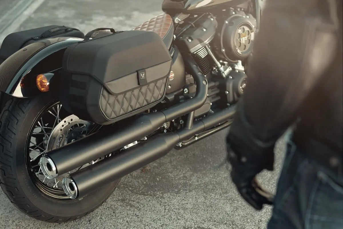 LH SIDE BAG SYS LEGEND ΓΙΑ Harley Davidson FXBB 1750 ABS / FXST 1750 / FXST 1750 ABS '18–'24 | SW-MOTECH-BC.HTA.18.682.20000