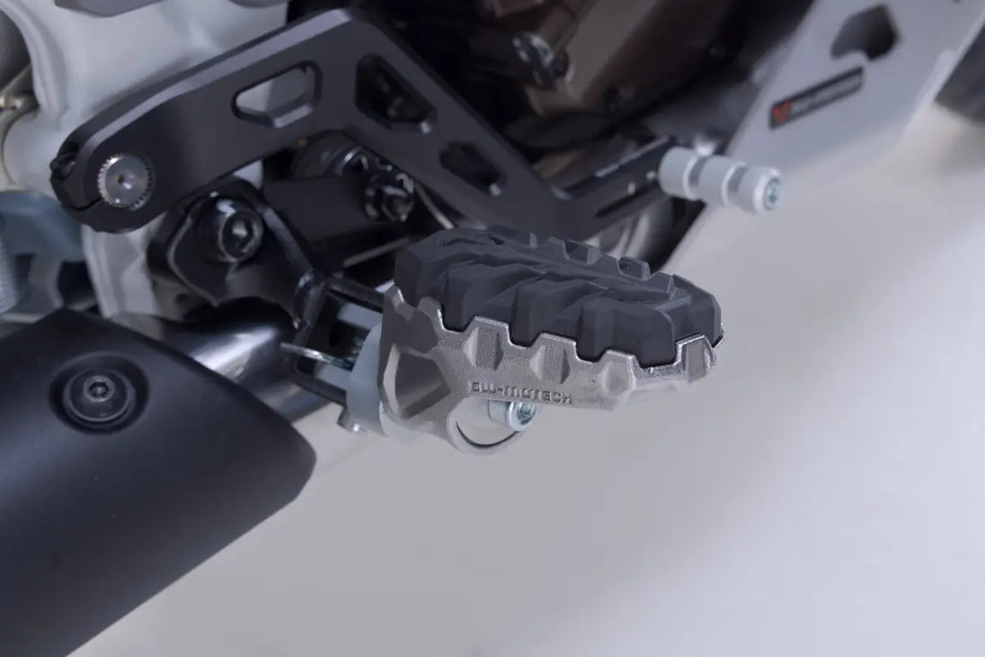 EVO FOOTREST KIT ΓΙΑ HONDA CRF 1000 L ABS / CRF 1100 L ABS '18–'26 | SW-MOTECH-FRS.01.112.10600/B
