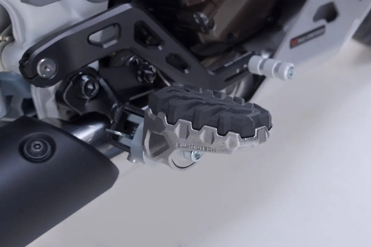 EVO FOOTREST KIT ΓΙΑ HONDA CRF 1000 L ABS / CRF 1100 L ABS '18–'26 | SW-MOTECH-FRS.01.112.10600/B