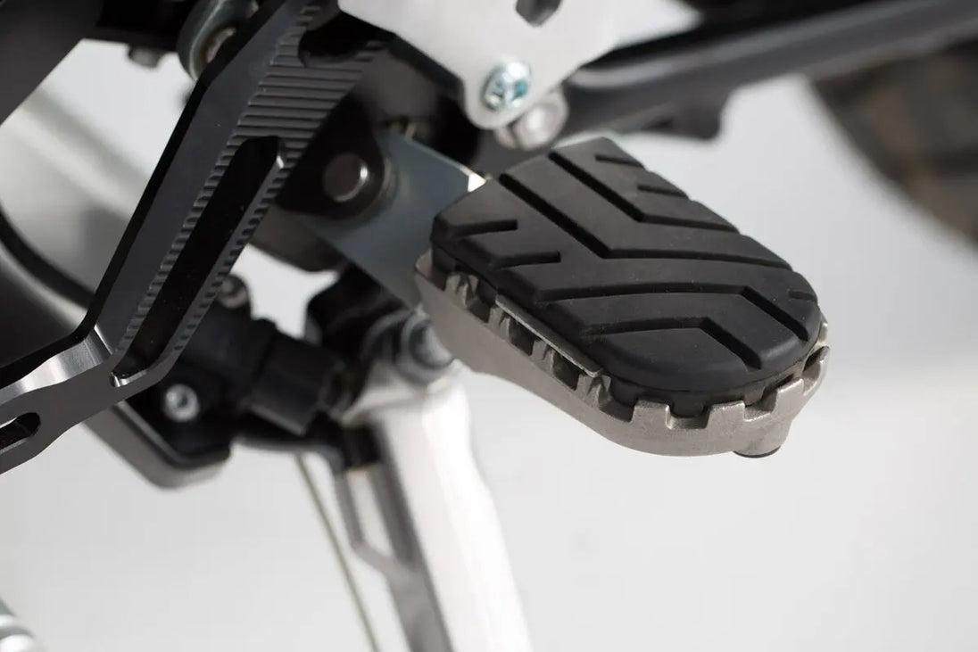 FOOTREST KIT ION ΓΙΑ TRIUMPH '11–'26 | SW-MOTECH-FRS.11.011.10103/B