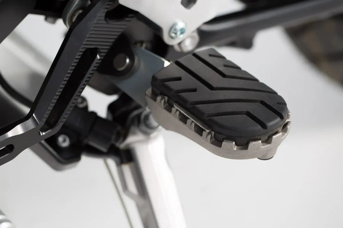 FOOTREST KIT ION ΓΙΑ TRIUMPH '11–'26 | SW-MOTECH-FRS.11.011.10103/B
