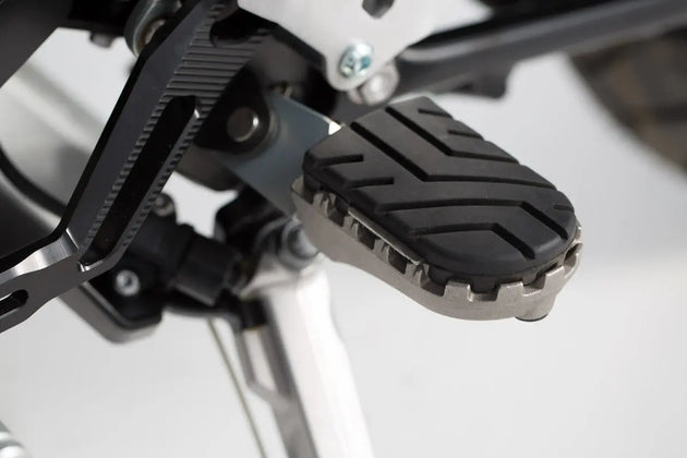 FOOTREST KIT ION ΓΙΑ TRIUMPH '11–'26 | SW-MOTECH-FRS.11.011.10103/B