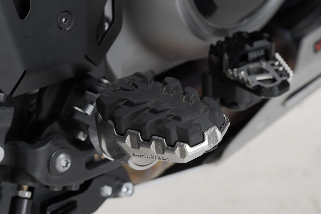 EVO FOOTREST KIT ΓΙΑ Harley Davidson RA 1250 ABS / RA 1250 S ABS / RA 1250 SE ABS '21–'24 | SW-MOTECH-FRS.18.112.10001
