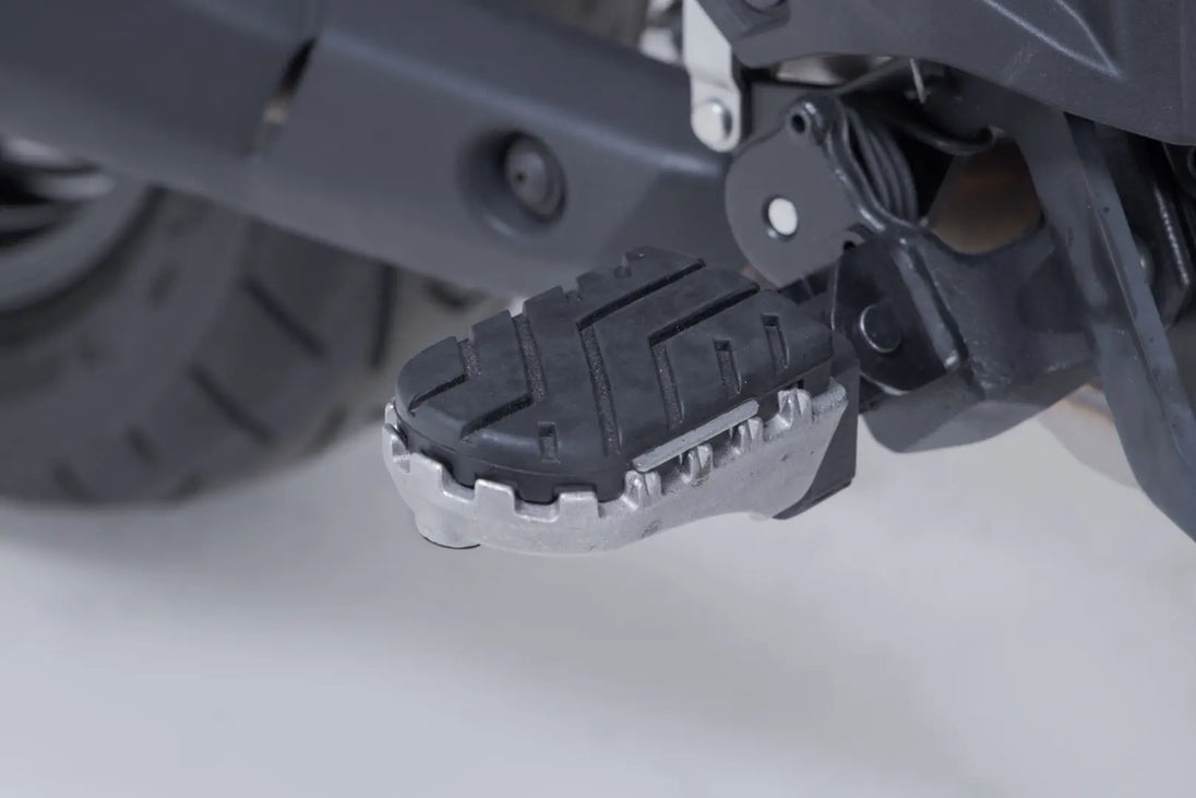 FOOTREST KIT ION ΓΙΑ SUZUKI V-STROM 800 ABS / V-STROM 800 DE ABS '23–'26 | SW-MOTECH-FRS.05.011.10200/S