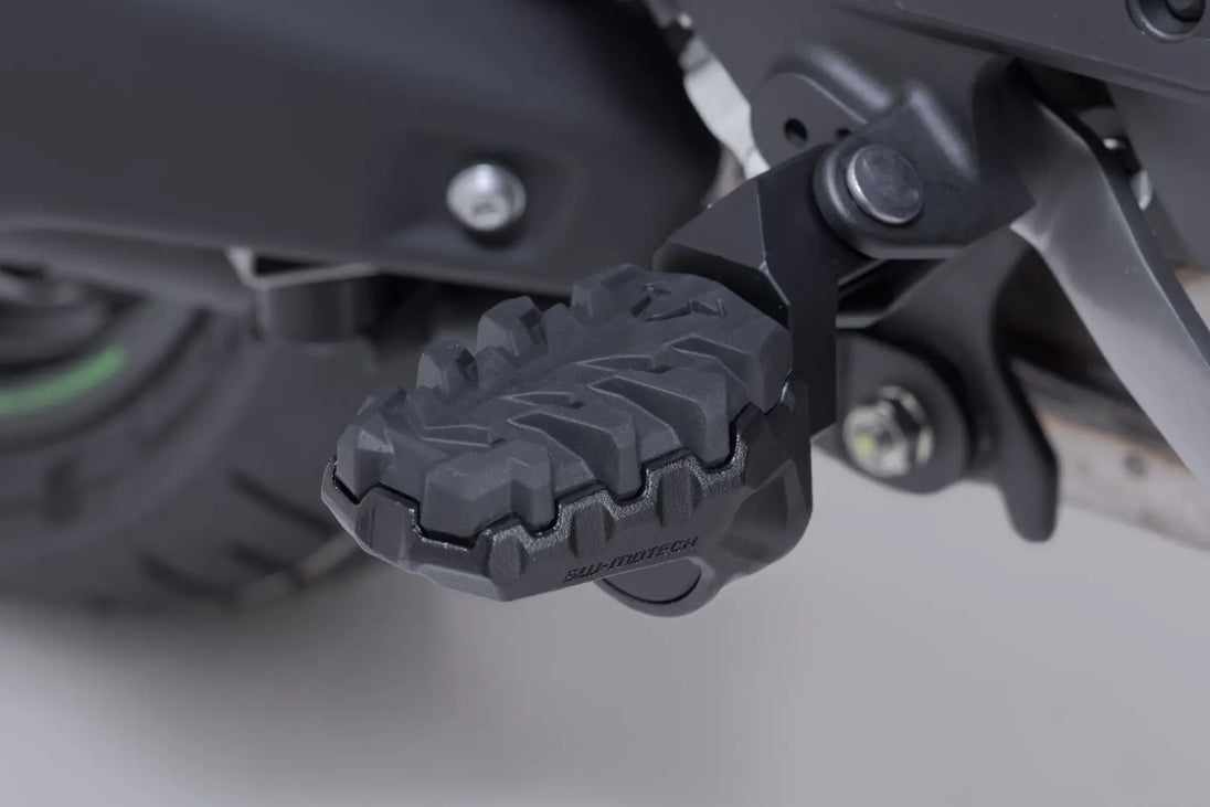 EVO FOOTREST KIT ΓΙΑ KAWASAKI KLZ 1100 ABS '25–'26 | SW-MOTECH-FRS.08.112.10400