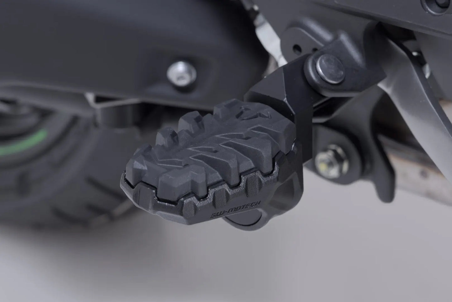 EVO FOOTREST KIT ΓΙΑ KAWASAKI KLZ 1100 ABS '25–'26 | SW-MOTECH-FRS.08.112.10400