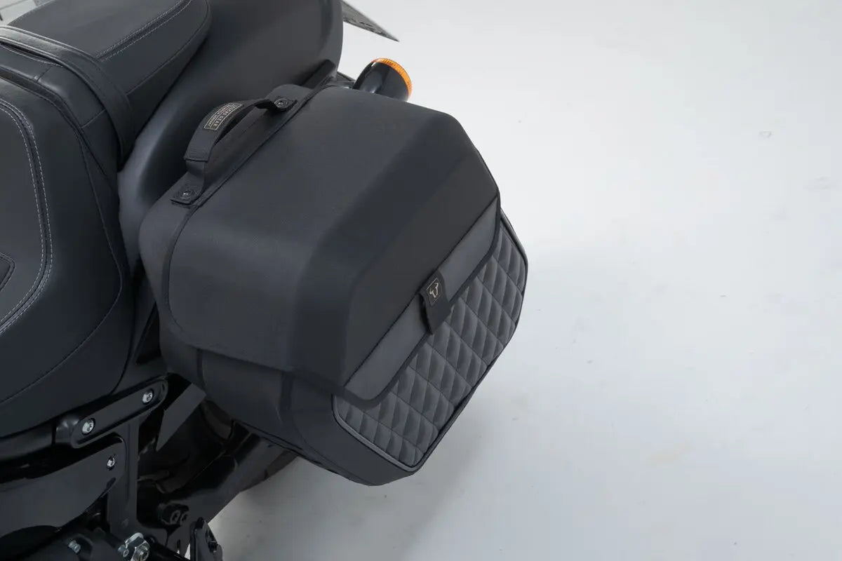 LH SIDE BAG SYS LEGEND ΓΙΑ Harley Davidson FXFB 1750 ABS / FXFBS 1868 ABS '18–'23 | SW-MOTECH-BC.HTA.18.682.20300