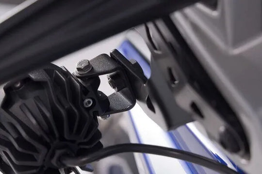 EVO FOG MOUNT V-STROM1050 ΓΙΑ SUZUKI DL 1050 ABS / DL 1050 DE ABS / DL 1050 XT ABS '20–'25 | SW-MOTECH-NSW.05.936.10001/B