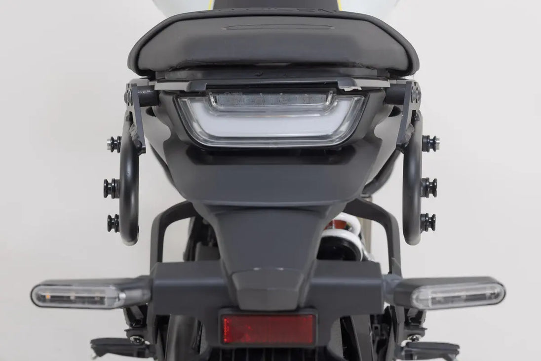 LEGEND GEAR SIDE BAG SYSTEM LC BLACK EDITION ΓΙΑ HUSQVARNA SVARTPILEN 401 ABS / VITPILEN 401 ABS '23–'24 | SW-MOTECH-BC.HTA.03.014.20100