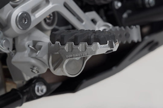 EVO FOOTREST KIT ΓΙΑ TRIUMPH TIGER 1200 ABS / TIGER 1200 GT ABS '22–'24 | SW-MOTECH-FRS.11.112.10600